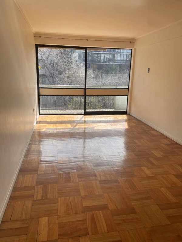 Se arrienda amplio departamento 2 dormitorio grandes caben camas de dos plazas en cada uno  1B y balcón