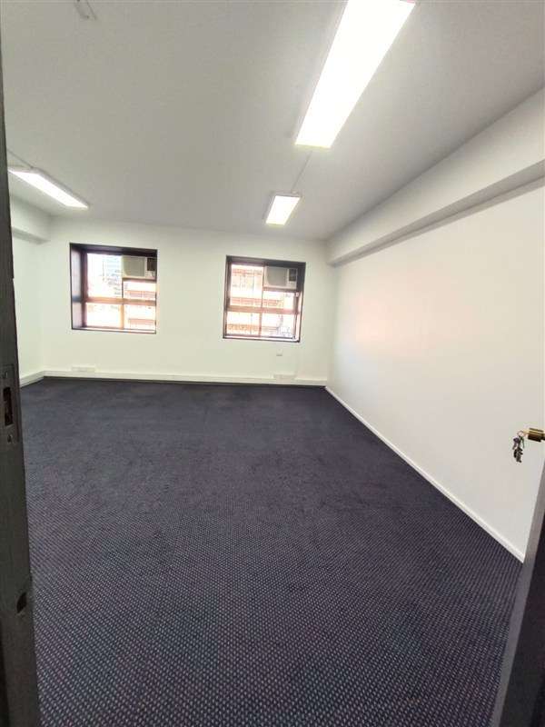 Oficina en arriendo en Santiago Metro Santa Lucia