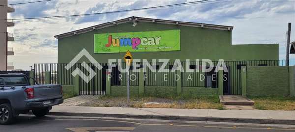 Amplio Local Comercial, con Galpón 300M2,arriendo Concón