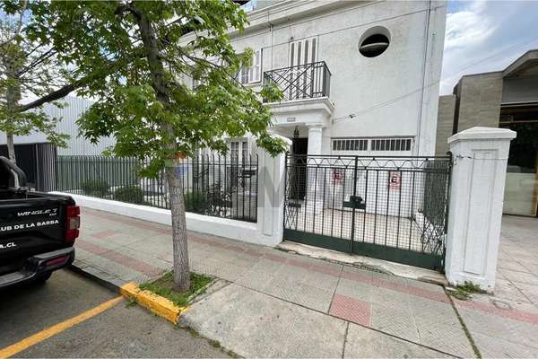 Casa con múltiples posibilidades en providencia