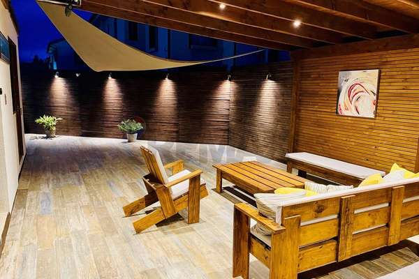 Casa en condominio de 4d+4b con moderno quincho