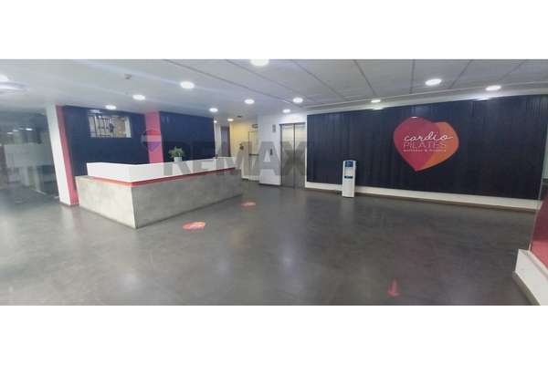 Local comercial en escuela militar