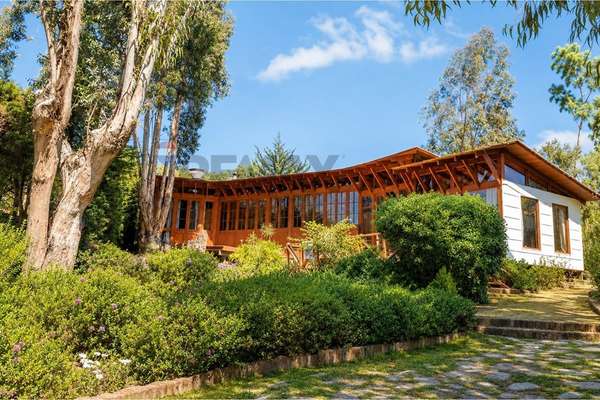 Casa en venta en el centro de cachagua