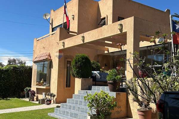 Excelente casa a pasos de la playa la herradura