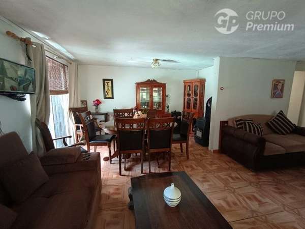 Casa de Esquina de 3 dorm.y 2baños en venta en Maipú