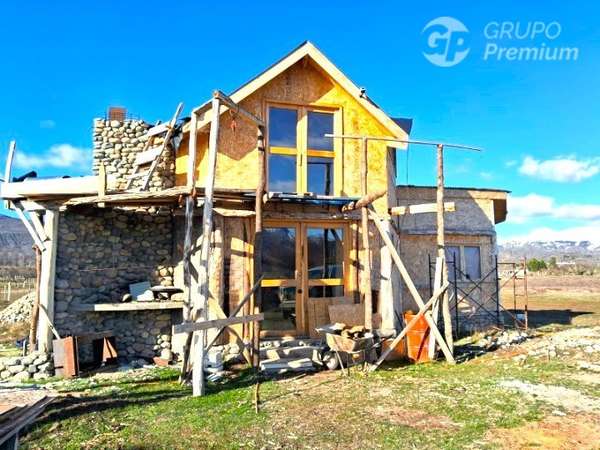 Gran Parcela con casa en construcción en venta en Lago Verde
