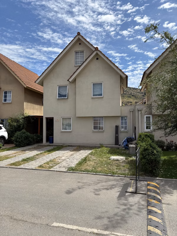Casa Familiar 4d/3b En Condominio Cerrado En Huechuraba