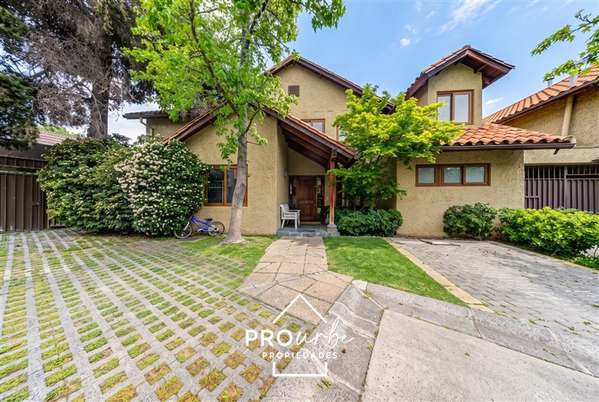 Casa en venta de 5 dorm Dehesa Central