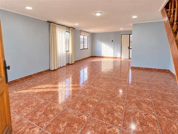 Casa en venta de 3 dorm. en Maipú
