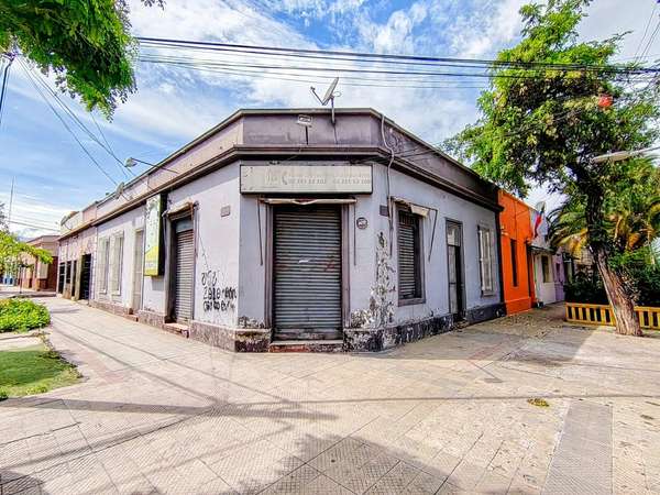 En Calle Victoria esquina San Isidro, Santiago Centro Se Arrienda Local Comercial de 52 m2 aprox.