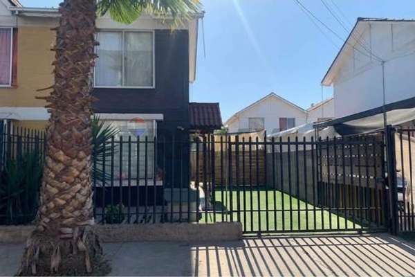 En venta casa 2d+ 1b + estacionamiento