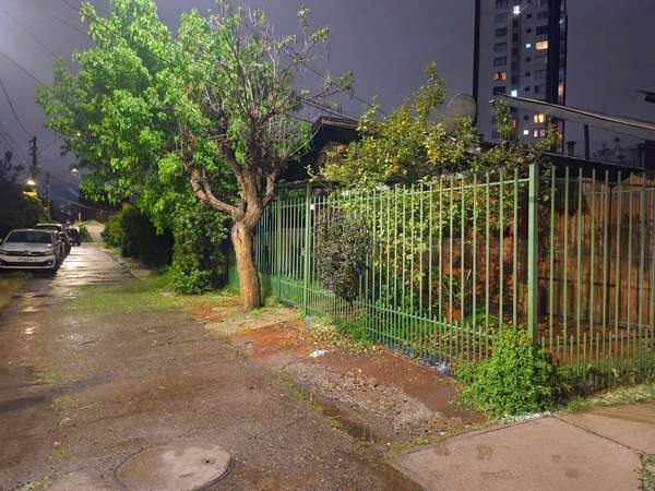 Gran Casa en Pasaje Cerrado a Pasos de Metro Macul 4D/1B