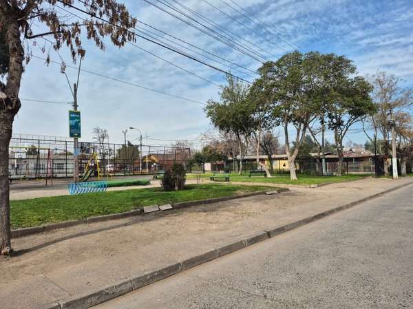 SE VENDE CASA CON GRAN TERRENO  EN MAIPÚ