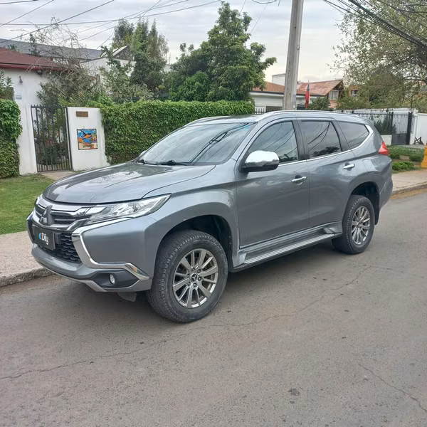 MITSUBISHI MONTERO SPORT AT AÑO 2019 FULL EQUIPO