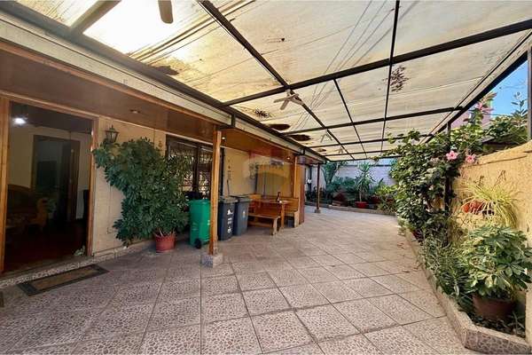 Casa a pasos de av. jose miguel carrera