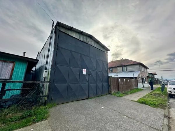 EN ARRIENDO TERRENO URBANO CON ACCESO DOS CALLES