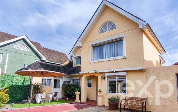 Casa en venta La Reina. Valenzuela Puelma - Condominio