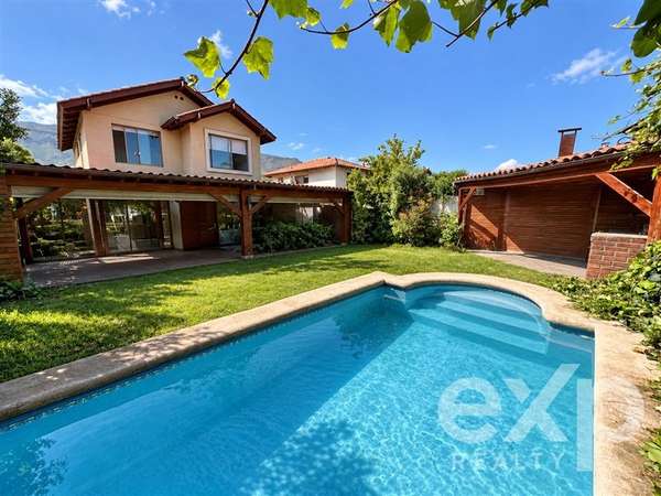 Casa 4 Dormitorios con Piscina Laguna Ayres de Chicureo