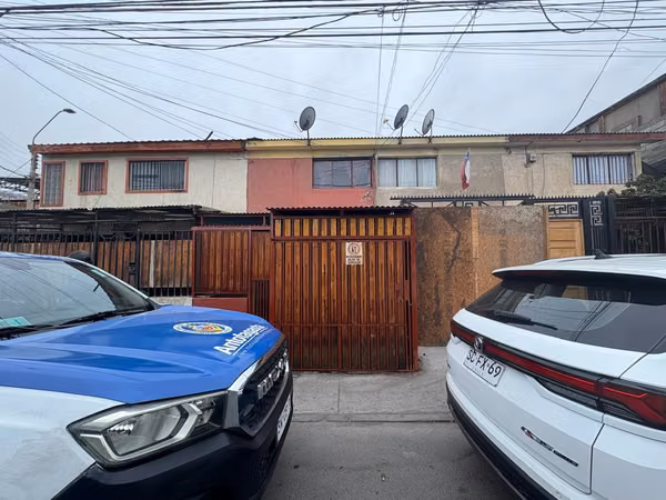 SE ARRIENDA BONITA CASA, RECIEN REMODELADA