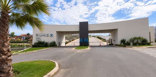 VENTA ESPECTACULAR CASA EN CONDOMINIO EN VILLA ALE