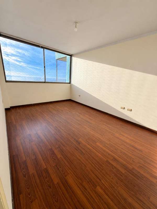  Se arrienda departamento en Torres de Huayquique