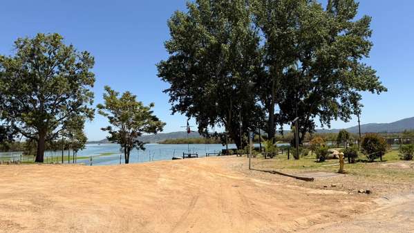 CONDOMINIO CON ORILLA DE LAGO - PISCINA Y CLUB HOUSE