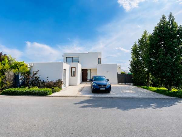 ARRIENDO ESPECTACULAR CASA PIEDRA ROJA 3D, 3B + SERVICIO + BODEGA