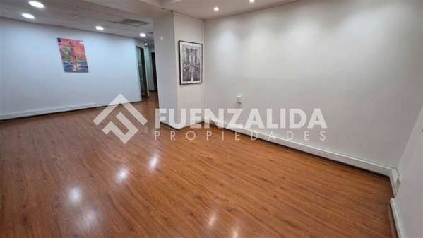 Oficina con 9 privados y recepcion en arriendo en Santiago