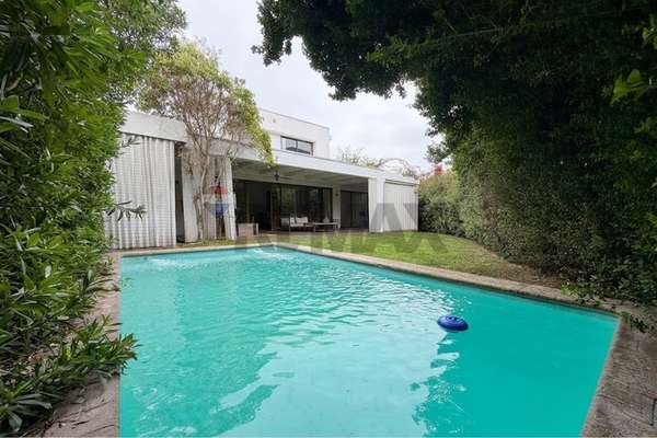 "hogar ideal en colina: comodidad y tranquilidad"