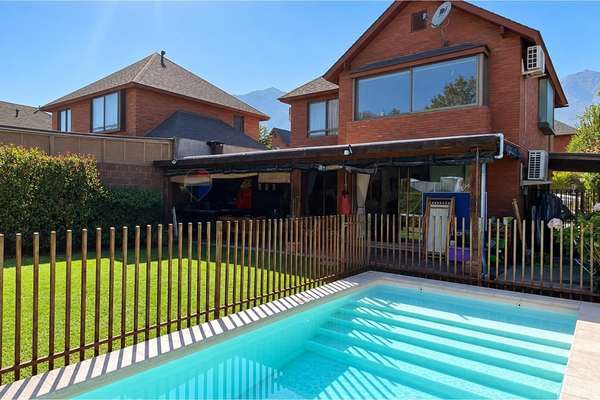 Casa en venta con piscina y quincho, las pircas.