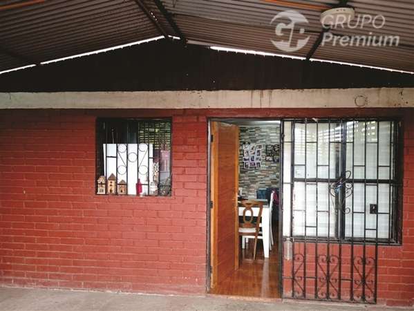 Casa en venta de 3 dorm. en La Granja