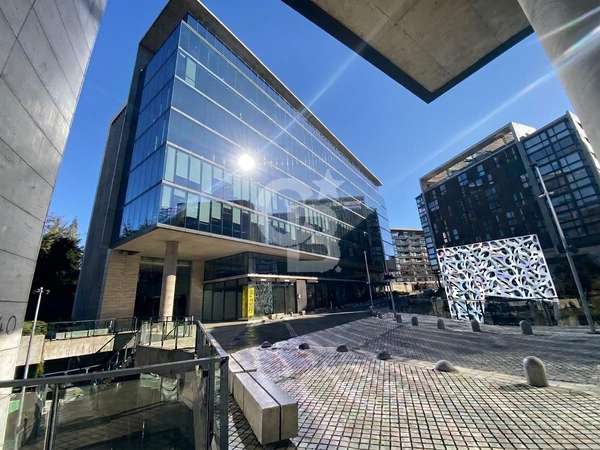 Oficina Premium en La Dehesa: Espacio Moderno y Conectado