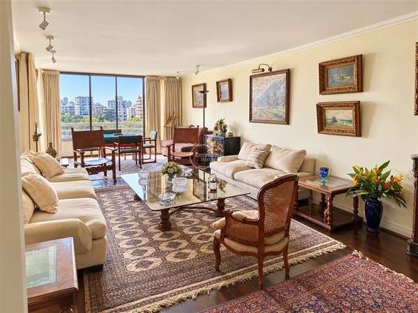 Departamento en venta de 4 dorm. en Vitacura Espectacular
