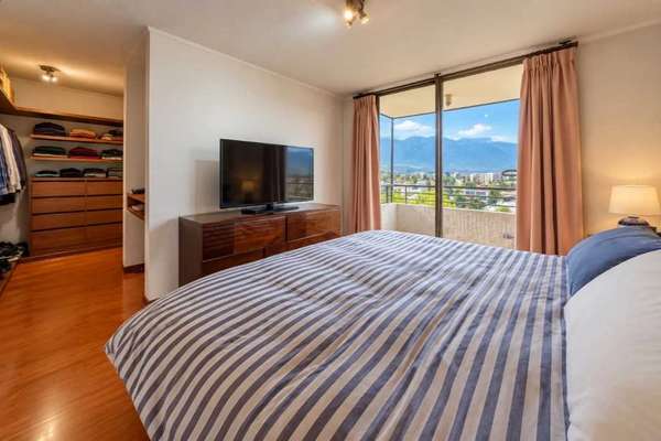 Vendo Amplio Depto 3b+2b Reina Astrid Las Condes (186877)
