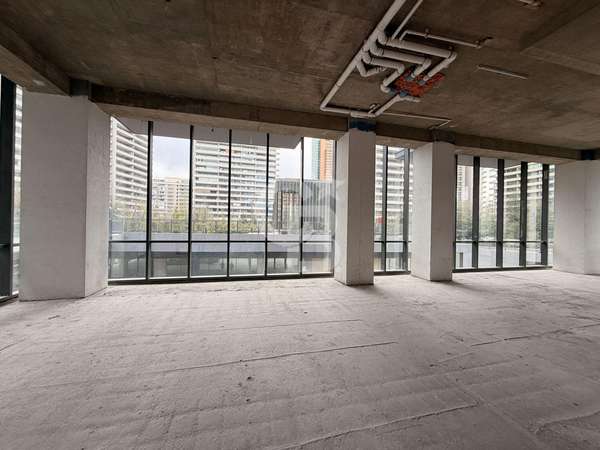 Local de 67,89 m2 en zócalo abierto en Boulevard Kennedy