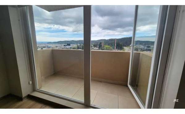 Depto en piso 9 con balcon y estacionamiento (187004)