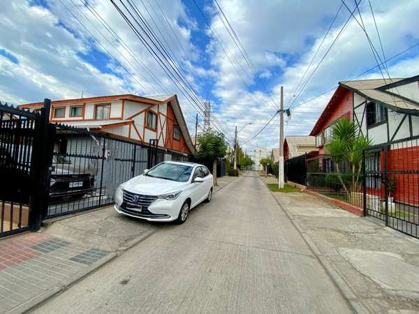Se vende Casa  Cerca Metro y Comercio Precio Conve