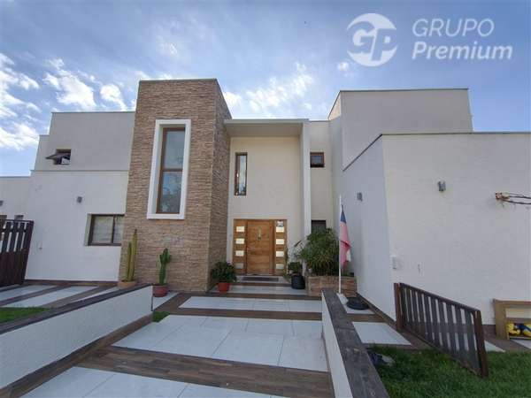 Casa 6D con vista al mar, piscina y spa en San Joaquín