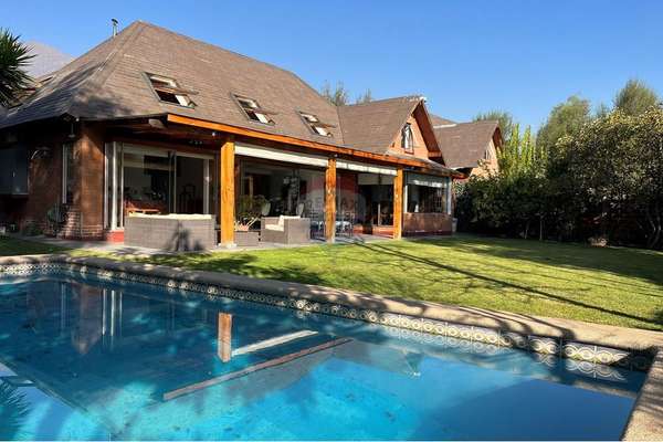 Casa luminosa 4d+3b, piscina y gran jardín