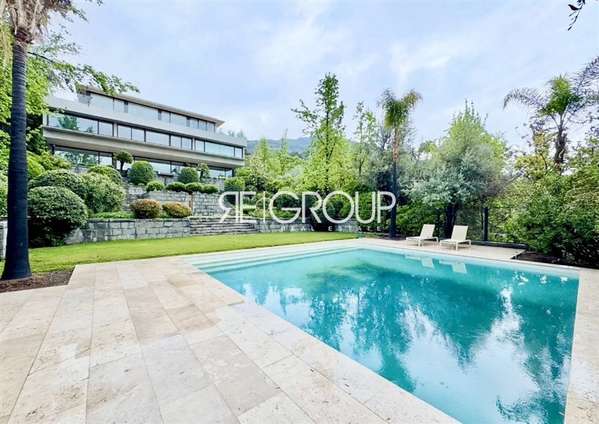 Excepcional Casa en venta de 7 dorm. El Cóndor, Vitacura