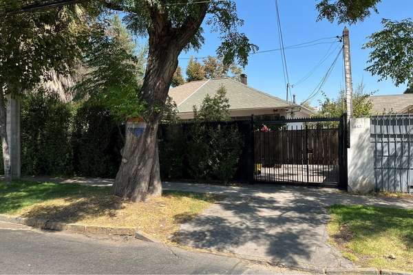 Encantadora casa familiar en las condes en venta
