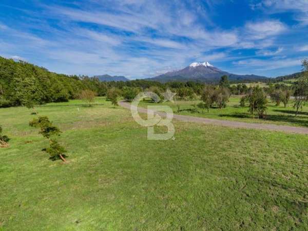 ¡Exclusiva! Borde de río y vista directa volcán