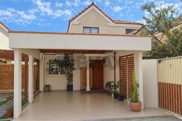 Hermosa casa familiar en costa laguna