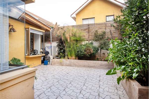 Casa renovada en cond 3d+2est san bernardo nos