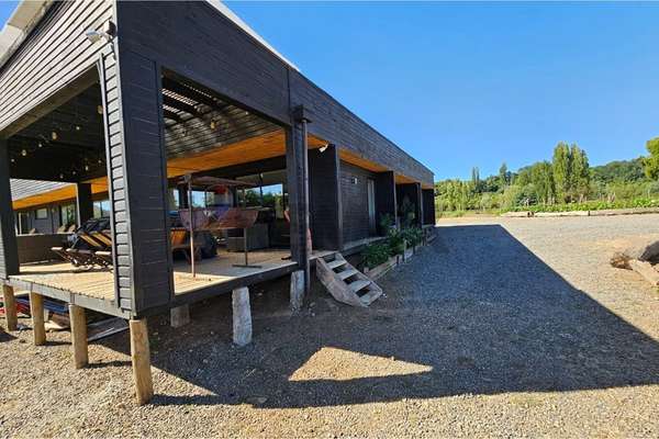 Se vende terreno 7,8 has , mas  casa y galpón