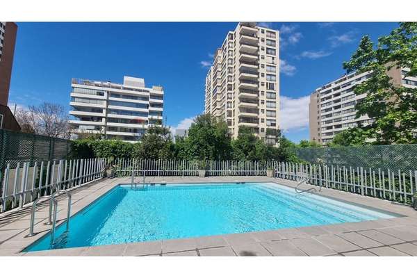 Amplio depto 2d/2b con bella vista en las condes