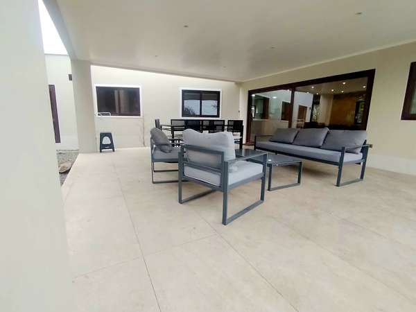 GRAN CASA  MODERNA CON PISCINA , TINAJA Y CANCHA DE FUTBOL