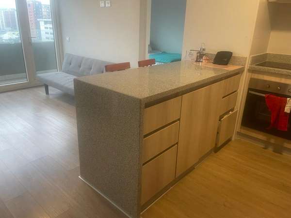 VENDE DEPTO DE DOS DORMITORIOS Y UN BAÑO EN EL CENTRO DE TCO