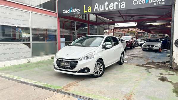 Peugeot 208 1.2 MT (2021)