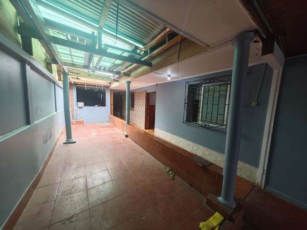 AMPLIA CASA DE VARIAS HABITACIONES EN LO PRADO 6 DOR 3 BAÑOS